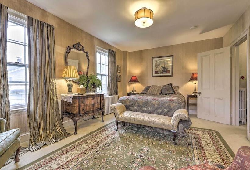 Elegant Norwich House W/ Billiards Room & Ballroom