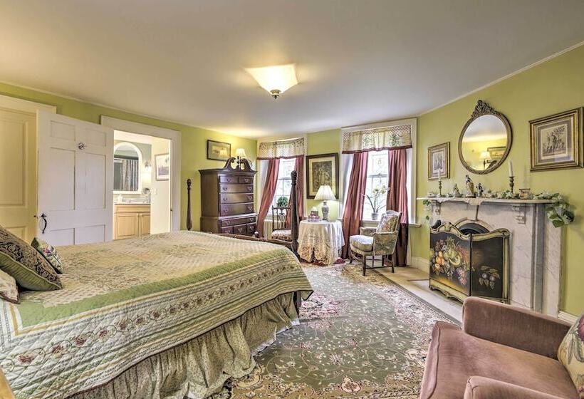 Elegant Norwich House W/ Billiards Room & Ballroom