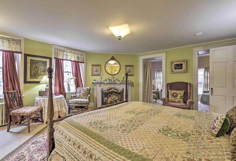 Elegant Norwich House W/ Billiards Room & Ballroom