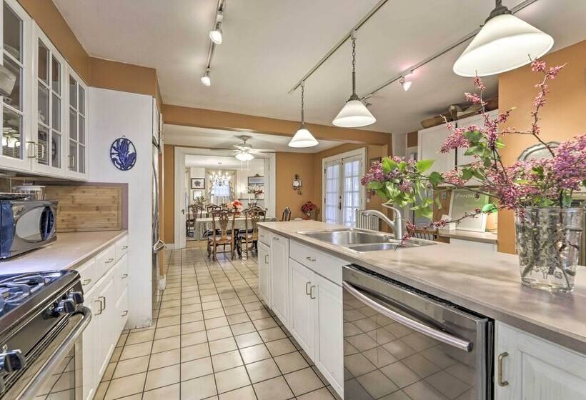 Elegant Norwich House W/ Billiards Room & Ballroom