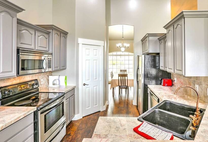 Elegant Smithfield Home W/ Views 6 Mi To Usu!