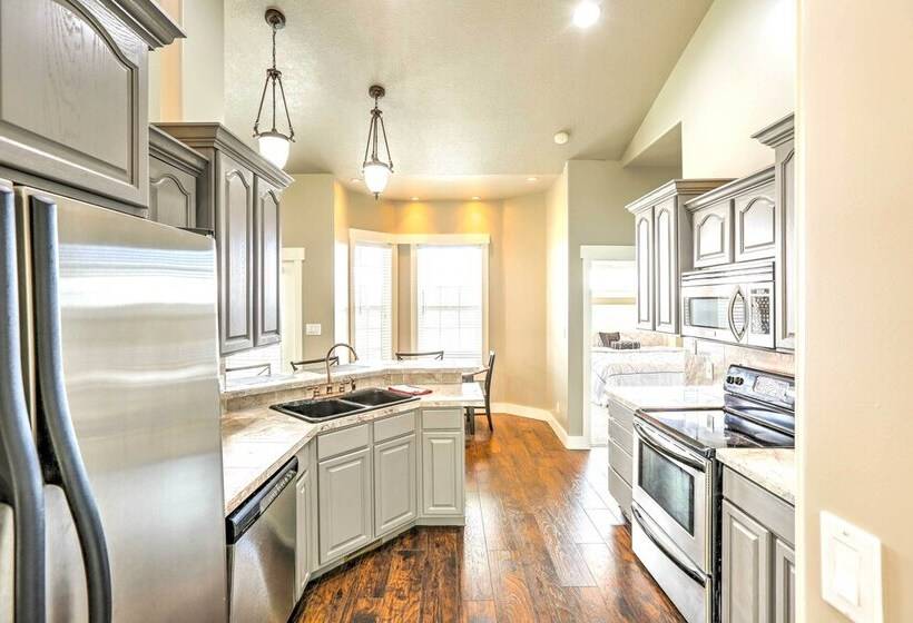 Elegant Smithfield Home W/ Views 6 Mi To Usu!