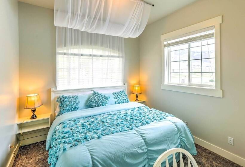 Elegant Smithfield Home W/ Views 6 Mi To Usu!