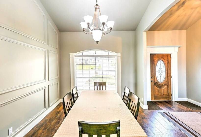 Elegant Smithfield Home W/ Views 6 Mi To Usu!