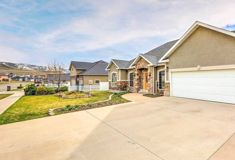 Elegant Smithfield Home W/ Views 6 Mi To Usu!