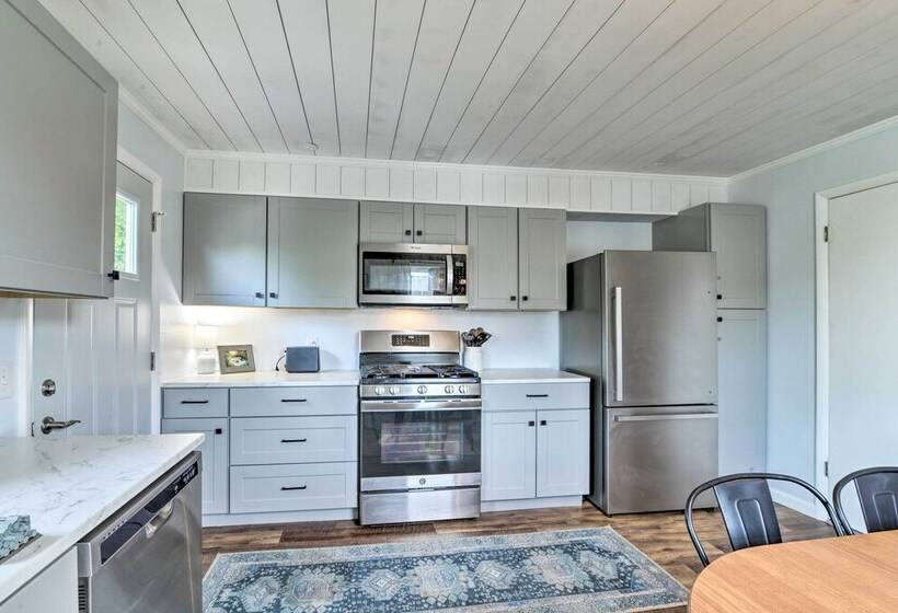 Enchanting Family House W/ Balcony < 3 Mi To Wvu!