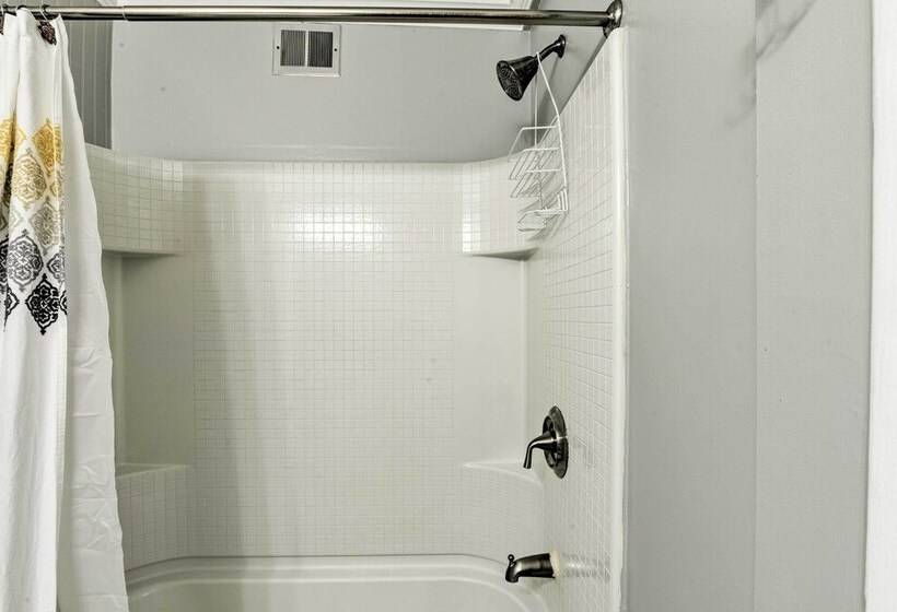 Enchanting Family House W/ Balcony < 3 Mi To Wvu!