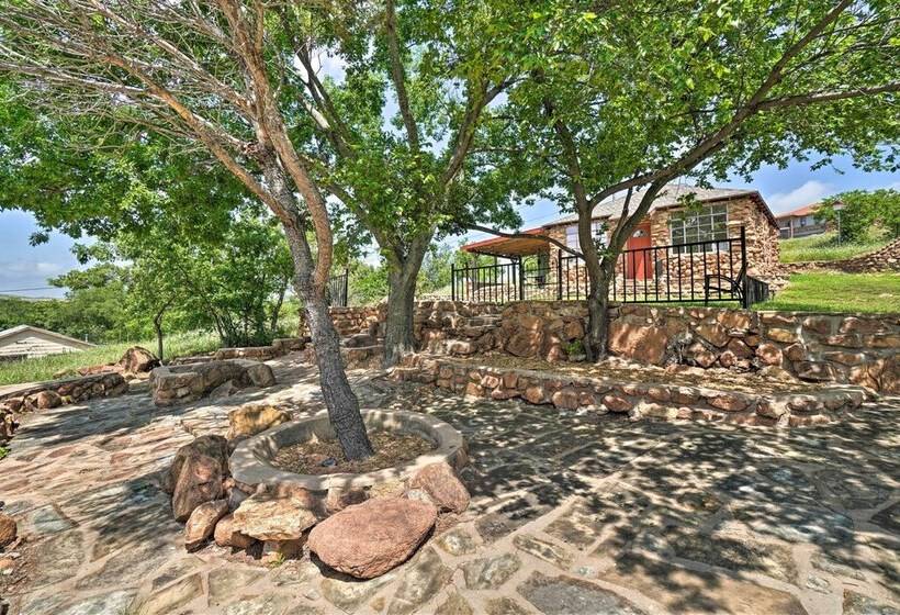 Enchanting Hilltop Cottage In Medicine Park!