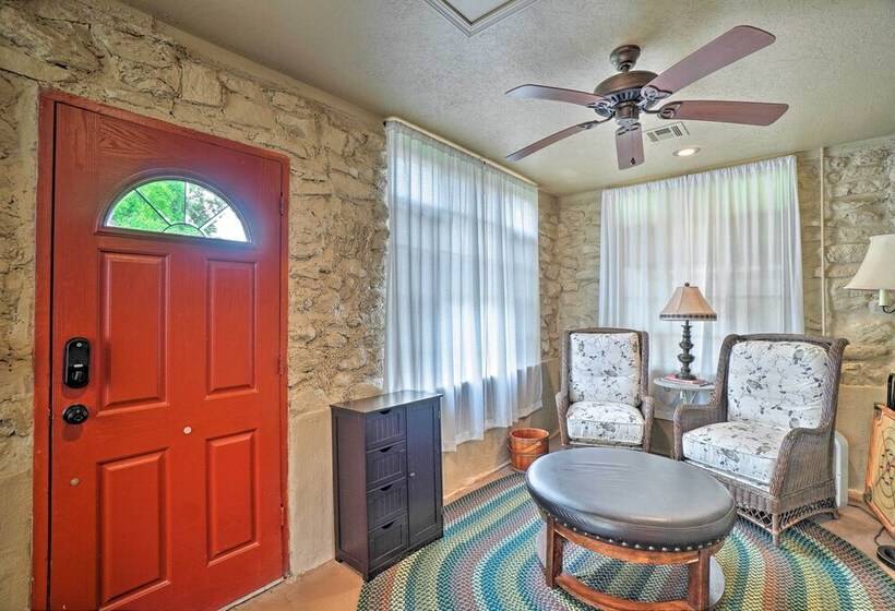 Enchanting Hilltop Cottage In Medicine Park!