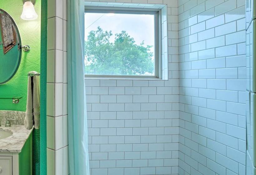 Enchanting Hilltop Cottage In Medicine Park!