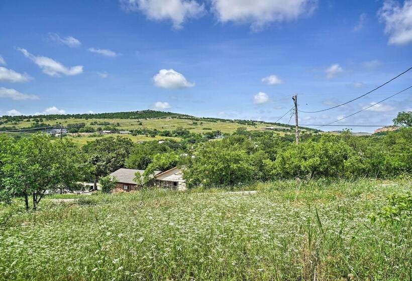 Enchanting Hilltop Cottage In Medicine Park!