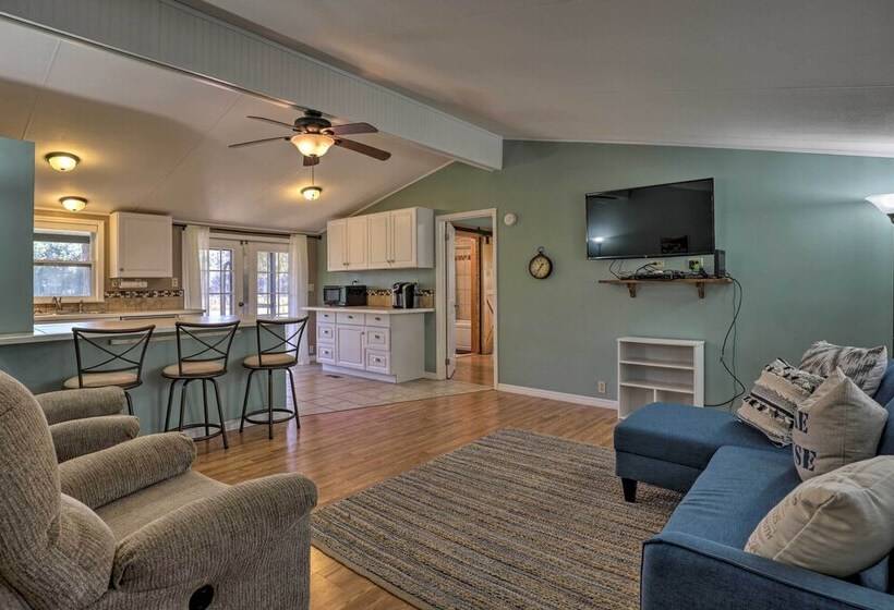 Family Florida Lake House: Private Screened Porch