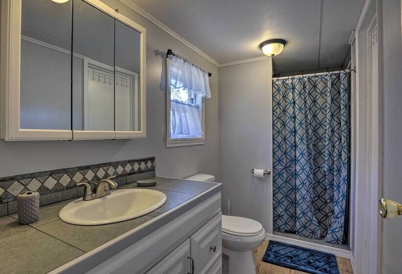 Family Florida Lake House: Private Screened Porch