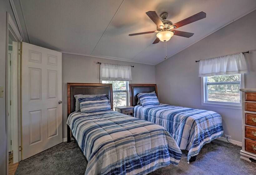 Family Florida Lake House: Private Screened Porch