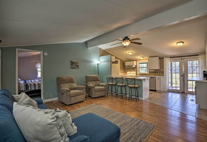 Family Florida Lake House: Private Screened Porch