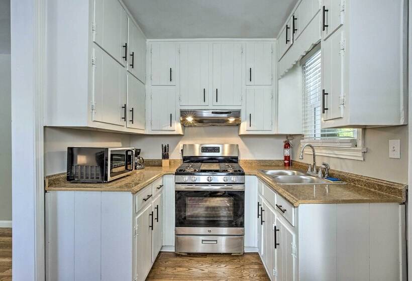 Family Friendly Atlanta Home ~ 3 Mi To Downtown!