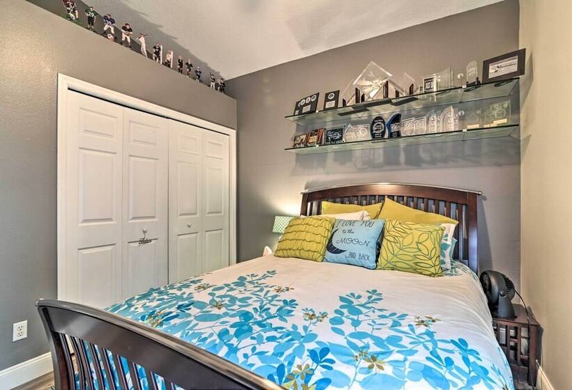 Florida Family Home W/ Dock On Saw Mill Lake!