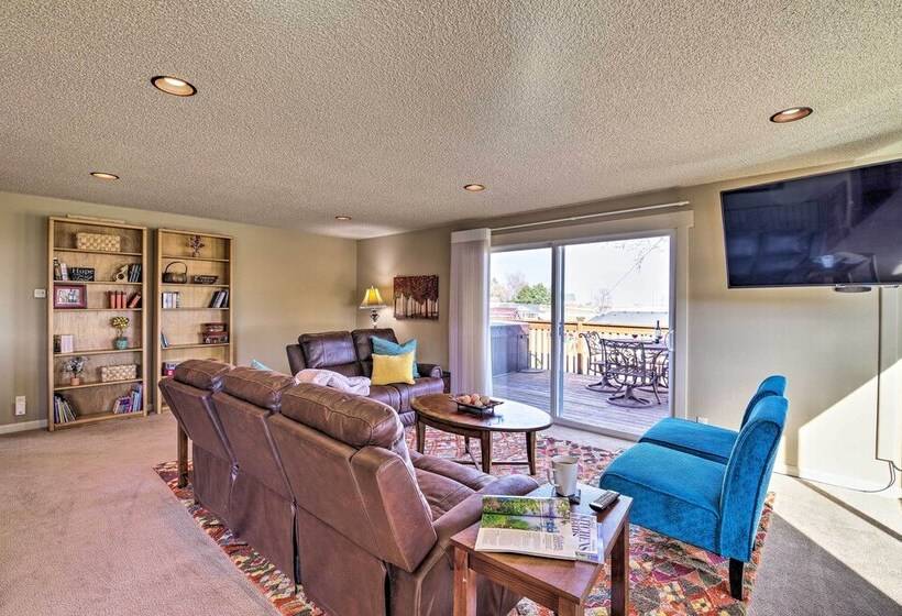 Farmhouse W/ Game Room, 1 Mi To Lake Lowell!