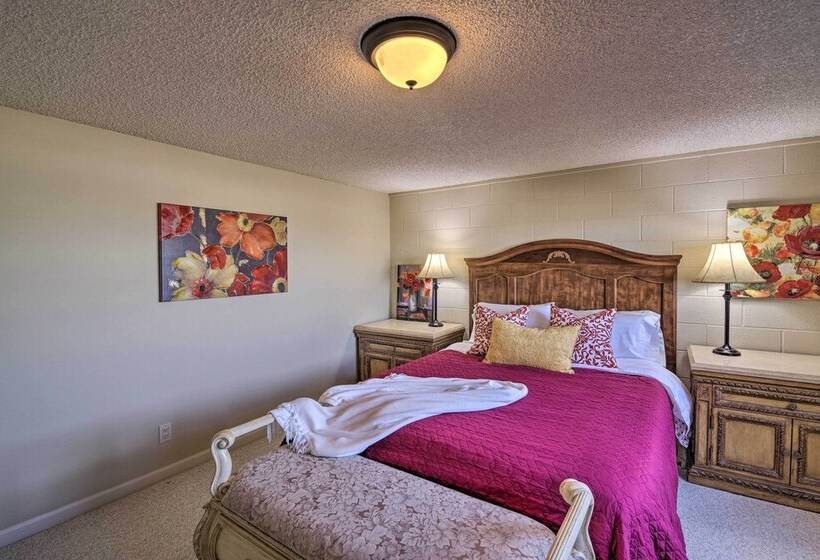 Farmhouse W/ Game Room, 1 Mi To Lake Lowell!