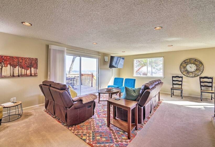 Farmhouse W/ Game Room, 1 Mi To Lake Lowell!