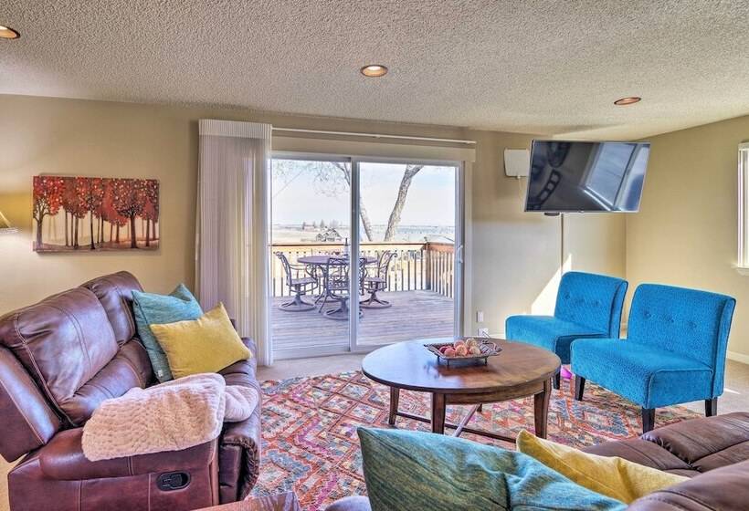 Farmhouse W/ Game Room, 1 Mi To Lake Lowell!