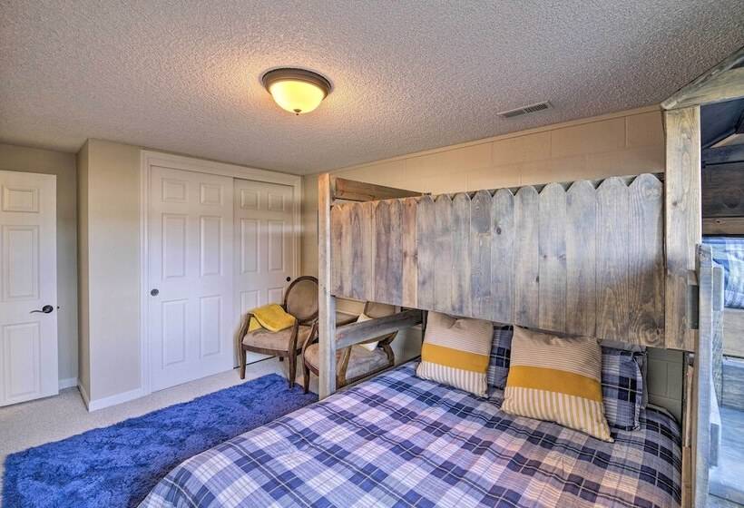 Farmhouse W/ Game Room, 1 Mi To Lake Lowell!