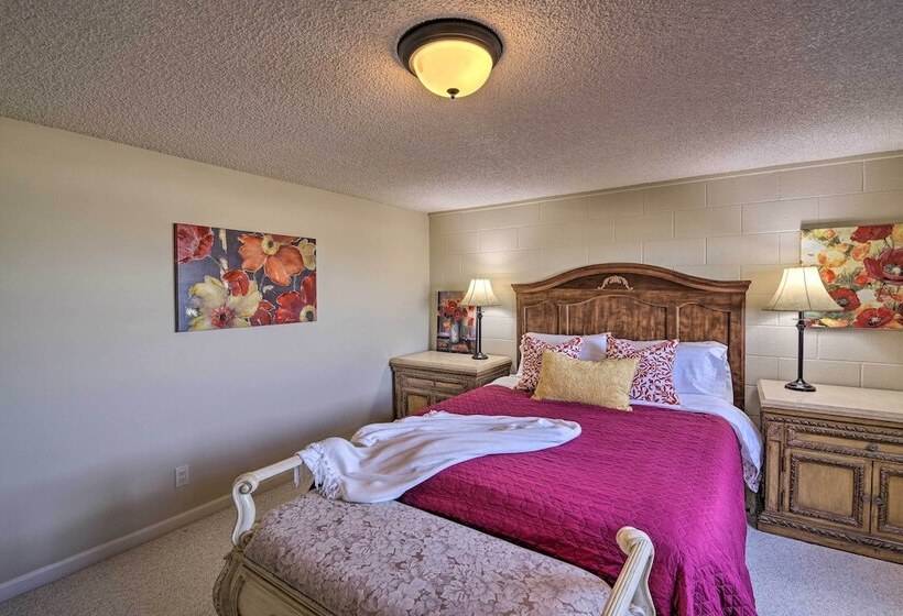 Farmhouse W/ Game Room, 1 Mi To Lake Lowell!