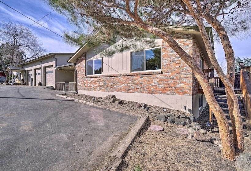 Farmhouse W/ Game Room, 1 Mi To Lake Lowell!