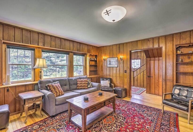 Franconia Escape On Half Acre W/ Fire Pit & Deck!