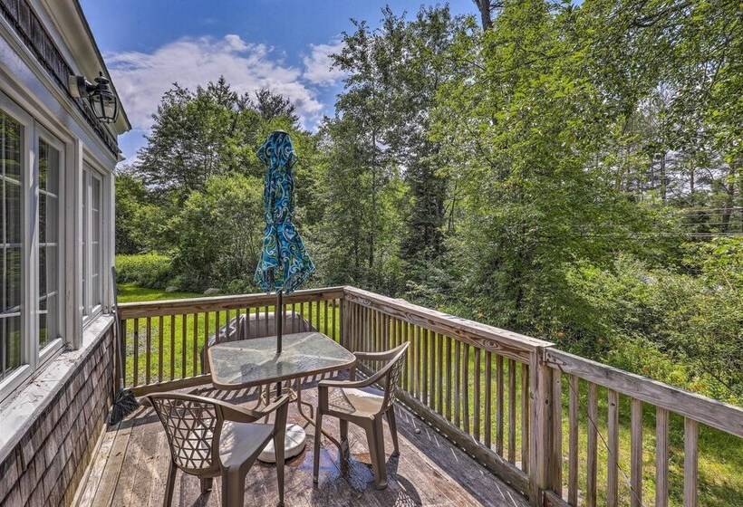 Franconia Escape On Half Acre W/ Fire Pit & Deck!