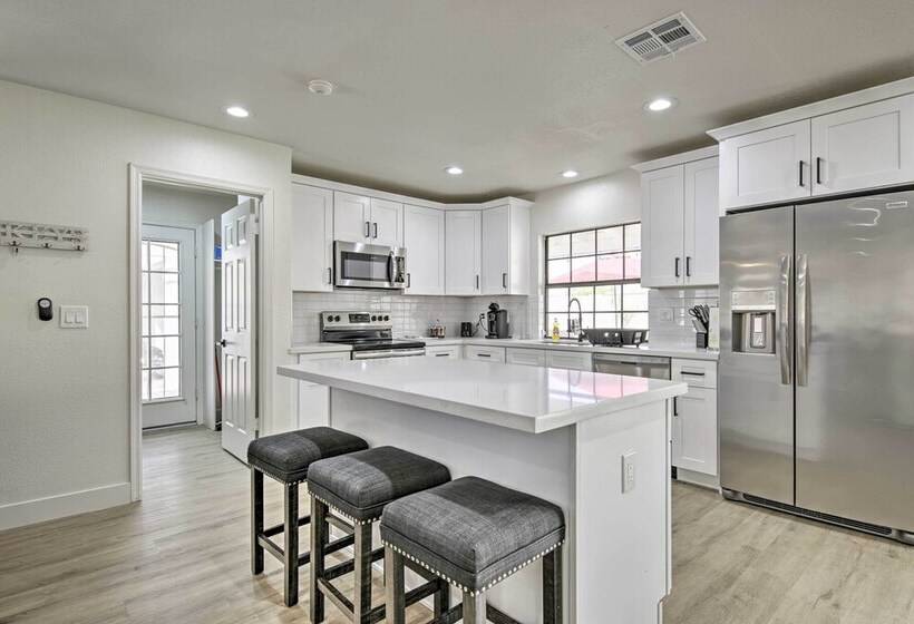 Glendale Family Home: Close To Golf & Westgate