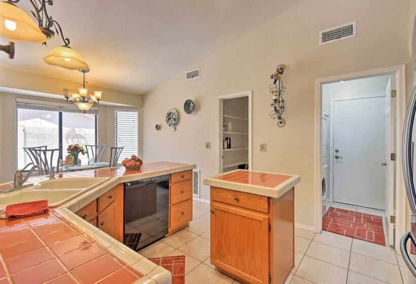 Glendale Home W/ Pool   Walk To Nfl Games!