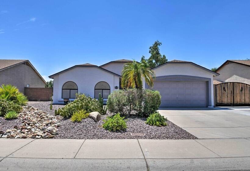 Glendale Home W/ Pool   Walk To Nfl Games!