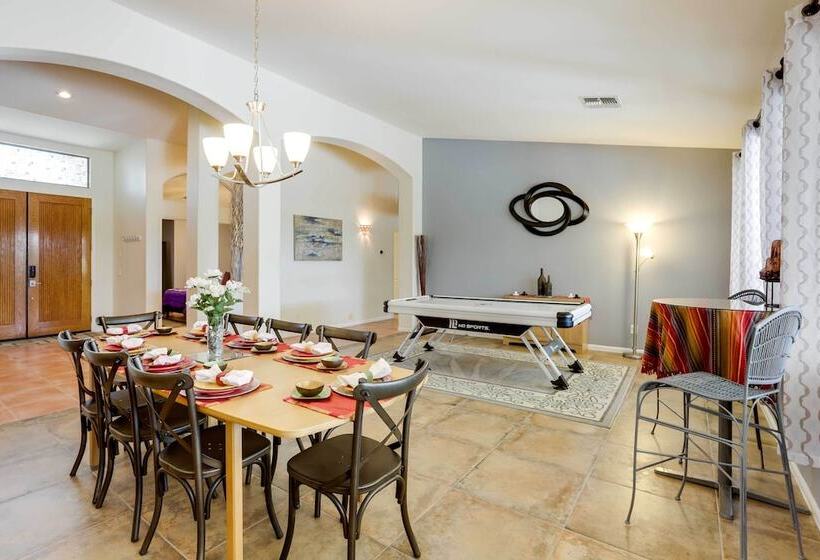 Gorgeous Goodyear Home W/ Pool & Hot Tub!