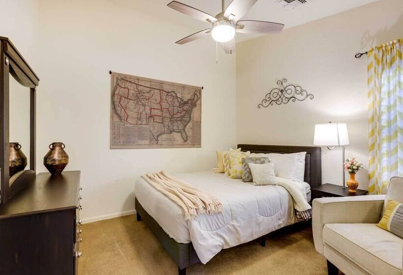 Gorgeous Goodyear Home W/ Pool & Hot Tub!