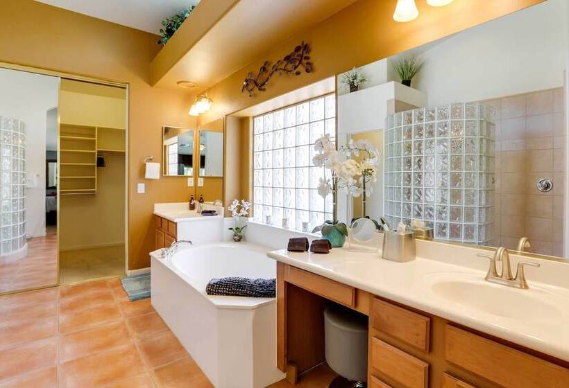 Gorgeous Goodyear Home W/ Pool & Hot Tub!