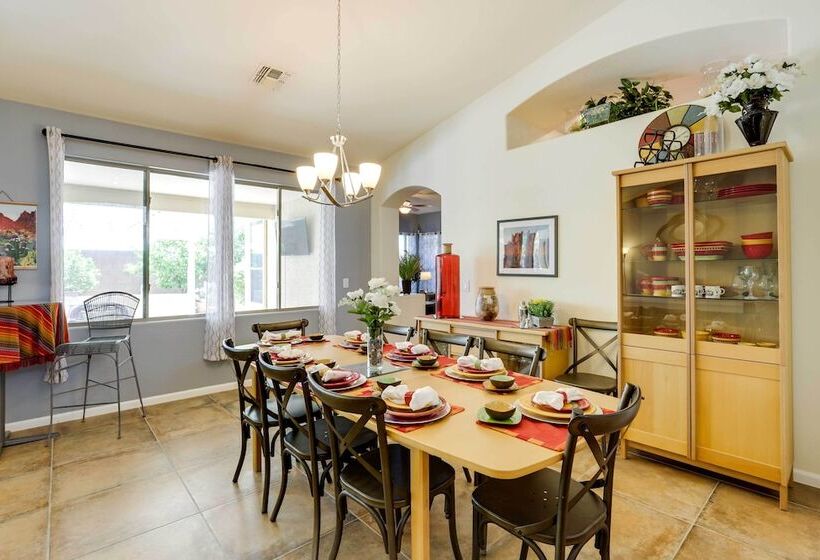 Gorgeous Goodyear Home W/ Pool & Hot Tub!