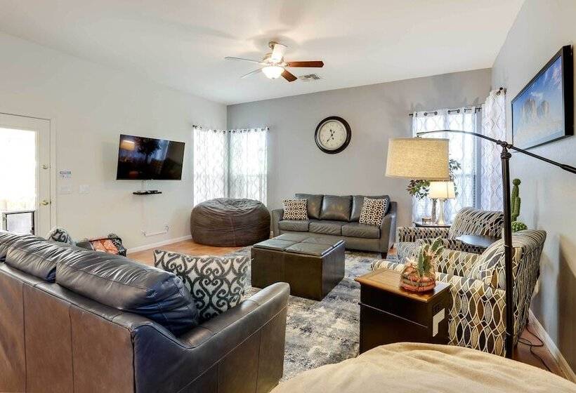 Gorgeous Goodyear Home W/ Pool & Hot Tub!