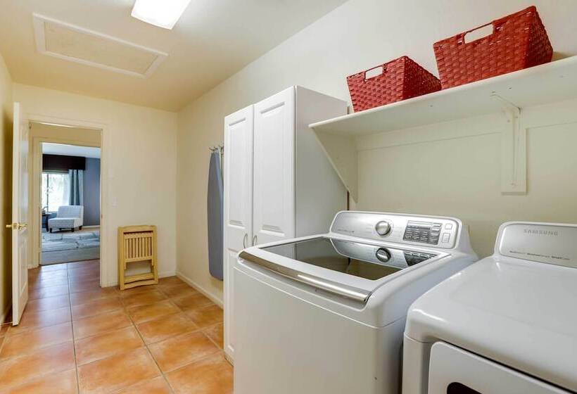 Gorgeous Goodyear Home W/ Pool & Hot Tub!