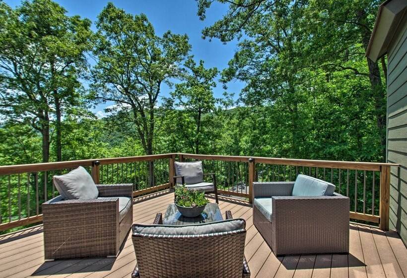 Grand Chalet W/ Hot Tub   Near Wintergreen Resort