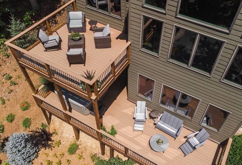 Grand Chalet W/ Hot Tub   Near Wintergreen Resort