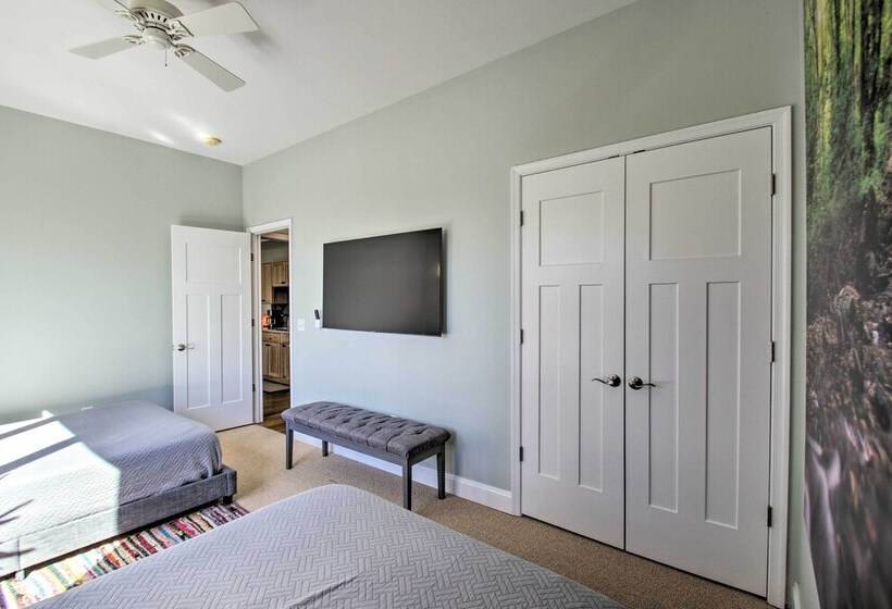 Grand Chalet W/ Hot Tub   Near Wintergreen Resort