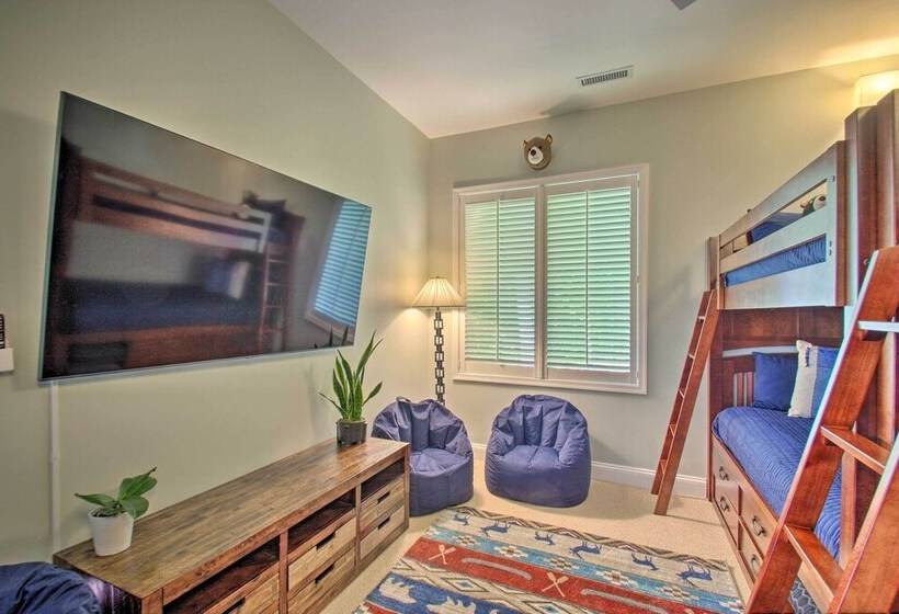 Grand Chalet W/ Hot Tub   Near Wintergreen Resort