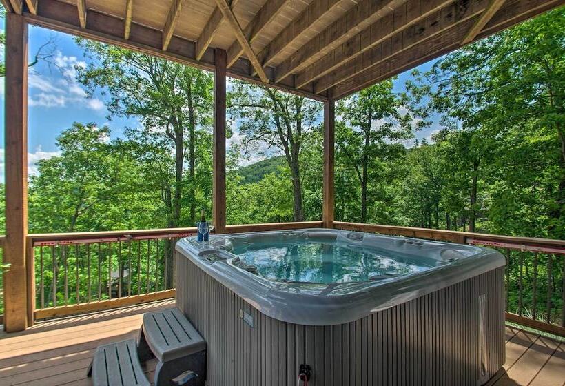 Grand Chalet W/ Hot Tub   Near Wintergreen Resort