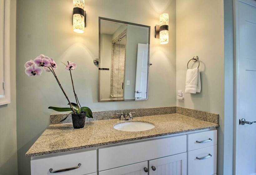 Grand Chalet W/ Hot Tub   Near Wintergreen Resort