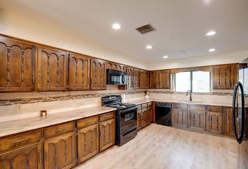 Grand Hilltop House: Best Views In Tucson!