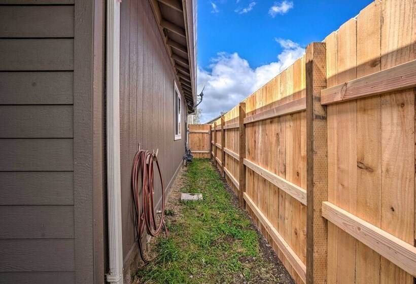 Grants Pass Home: 1 Mi To Downtown & Rogue River!