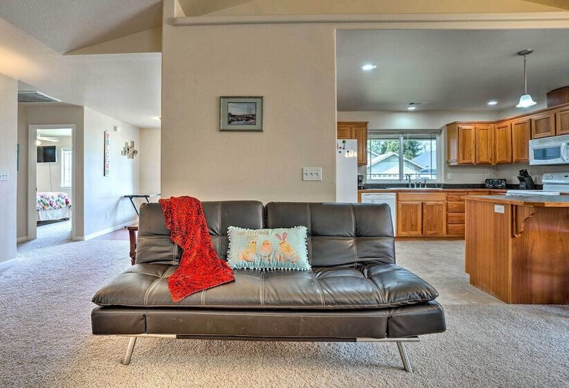 Grants Pass Home: 1 Mi To Downtown & Rogue River!