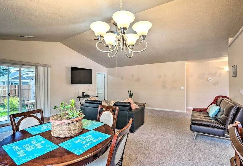 Grants Pass Home: 1 Mi To Downtown & Rogue River!