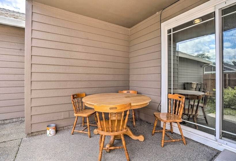 Grants Pass Home: 1 Mi To Downtown & Rogue River!